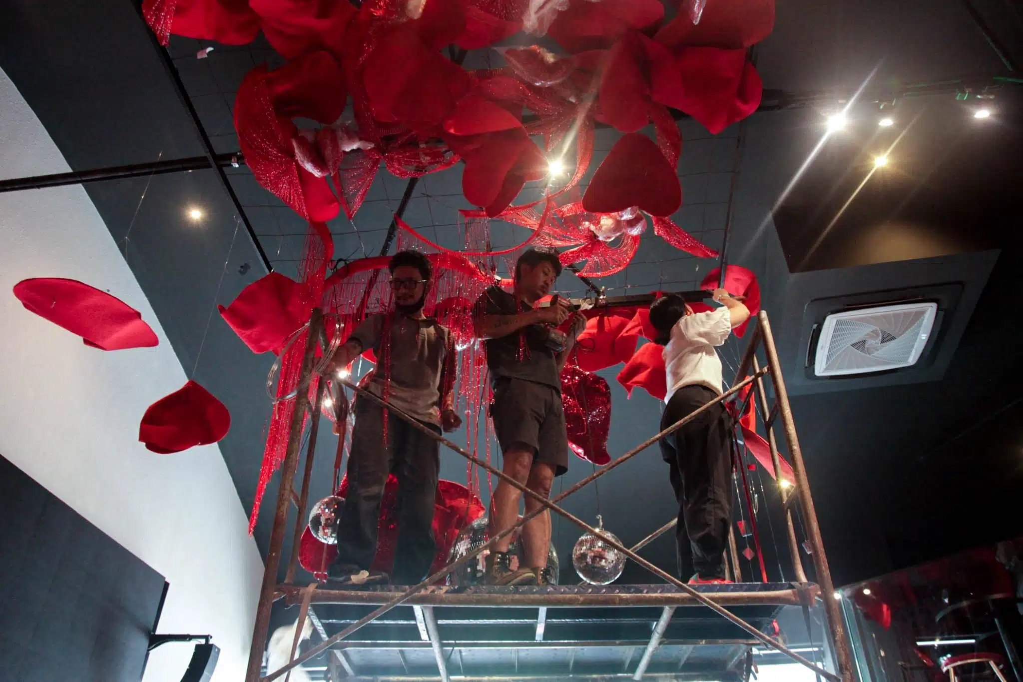 หัวแขวนสำหรับการตกแต่ง HOOK EVENT SERVICE 35 LINE ALBUM ภาพคนตอนแต่งร้านวาเลนไลน์ 240831 11 1