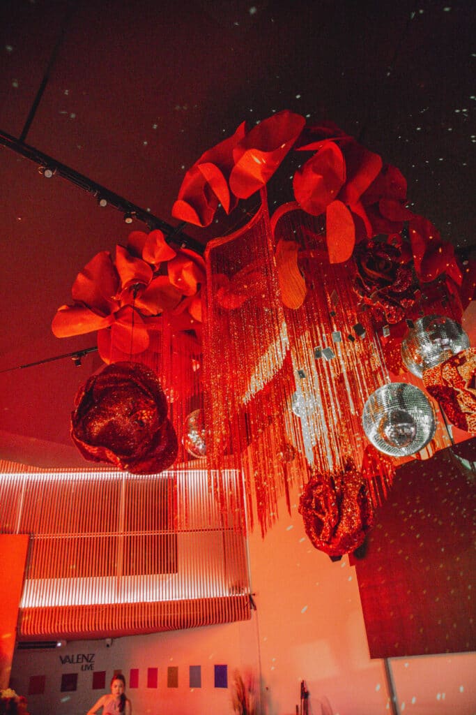 ตกแต่งร้านอาหาร บาร์ หรือผับอย่างมืออาชีพ ด้วยทีม Interior & Event Expert จาก THEMEchitect 14 บริการติดตั้ง Art Installation