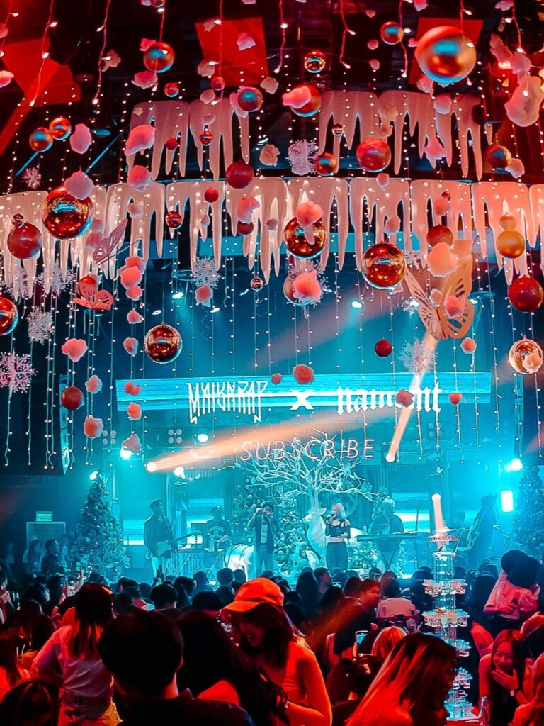 Art Installation ตกแต่งบาร์ให้โดดเด่น 